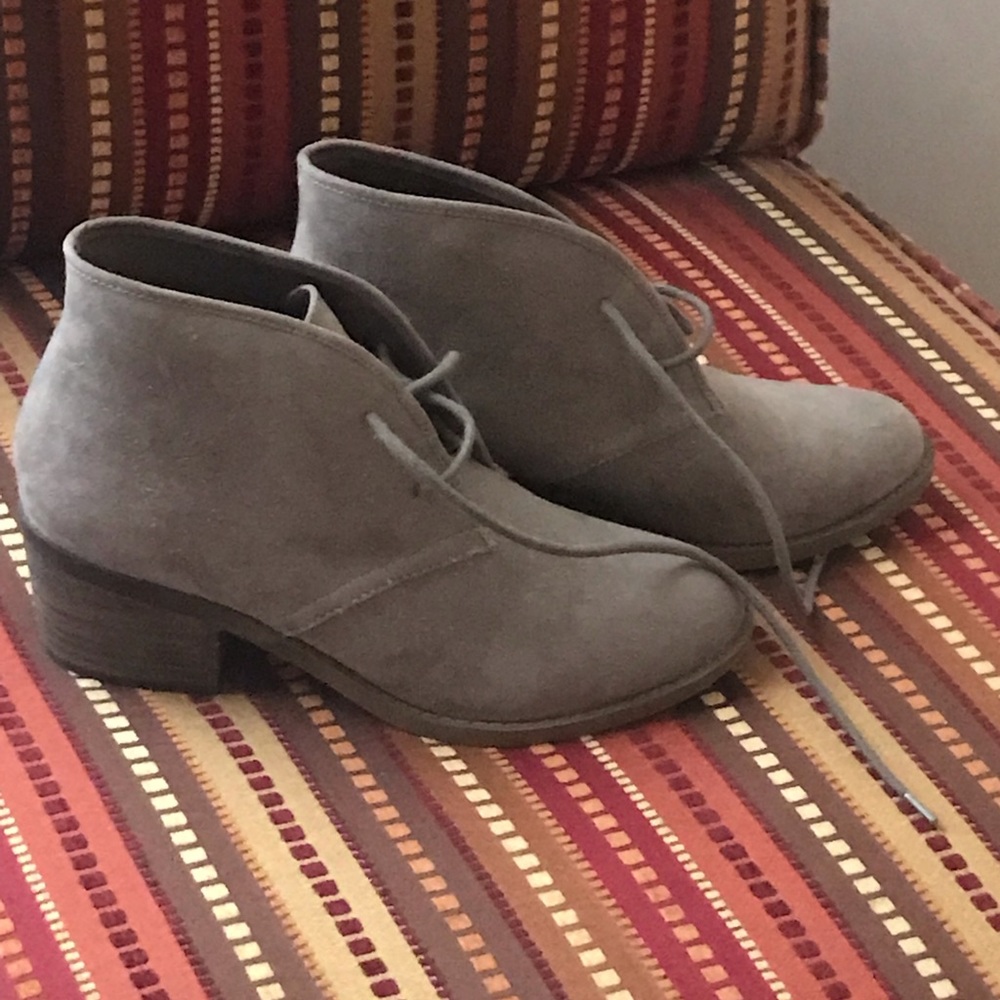 Size 8.5 Carlos Santana booties — new